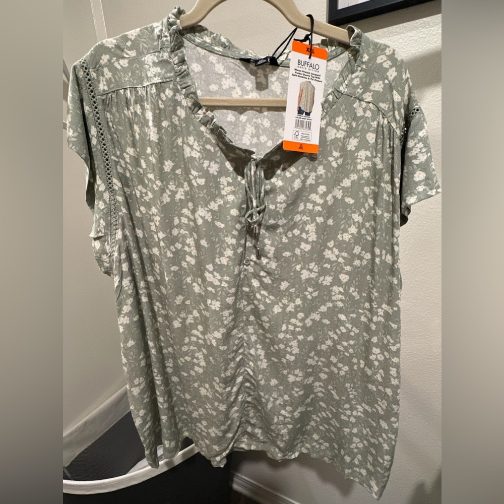 Green floral top